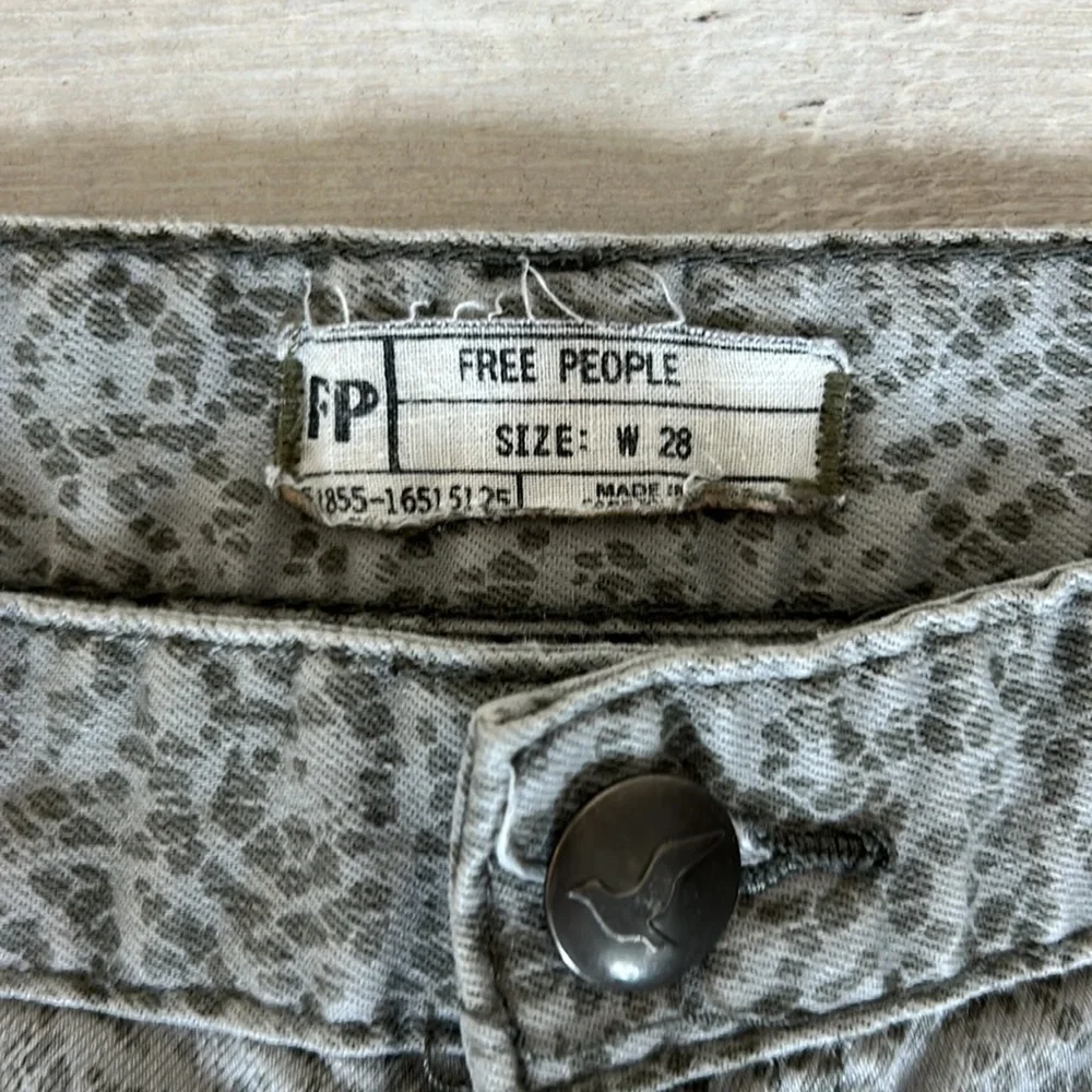 Free People paisley printed ankle zip skinny jeans size 28